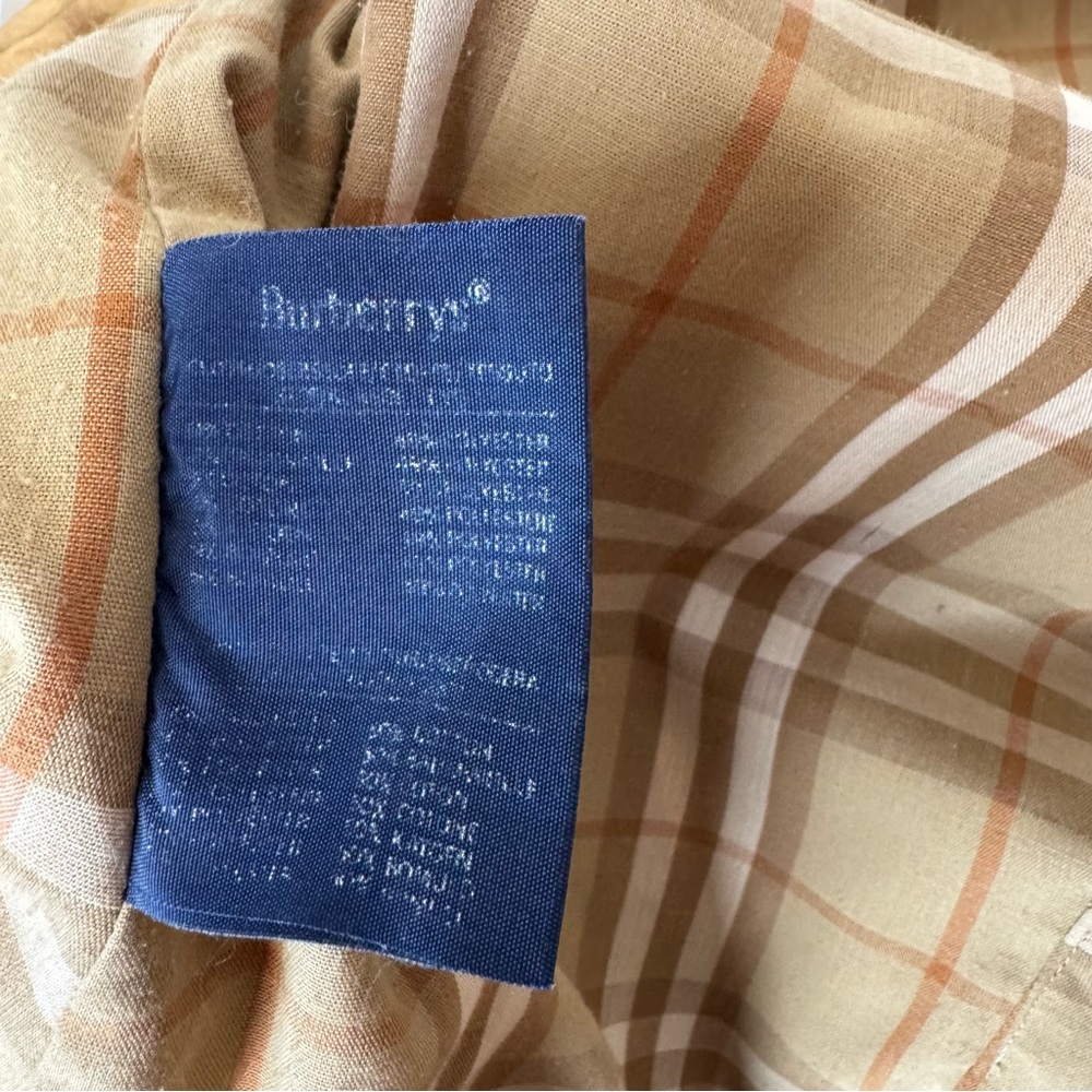 Vintage Women's Burberrys Trench Coat - Picture 11 of 16